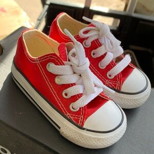 Converse Classic Red Kids Sneakers sz 4 us toddles